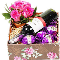Cesta de Chocolate, Vinho e Rosas