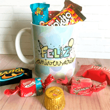 Caneca Feliz Anivers�rio com Chocolate